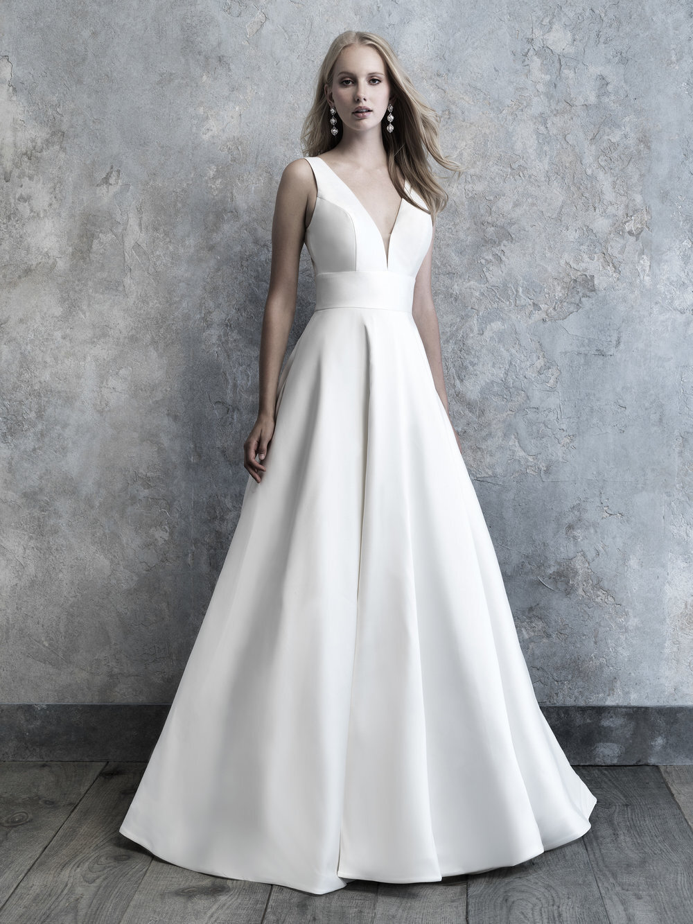The most beautiful simple and minimalist wedding dresses in Quebec - Dream  it yourself