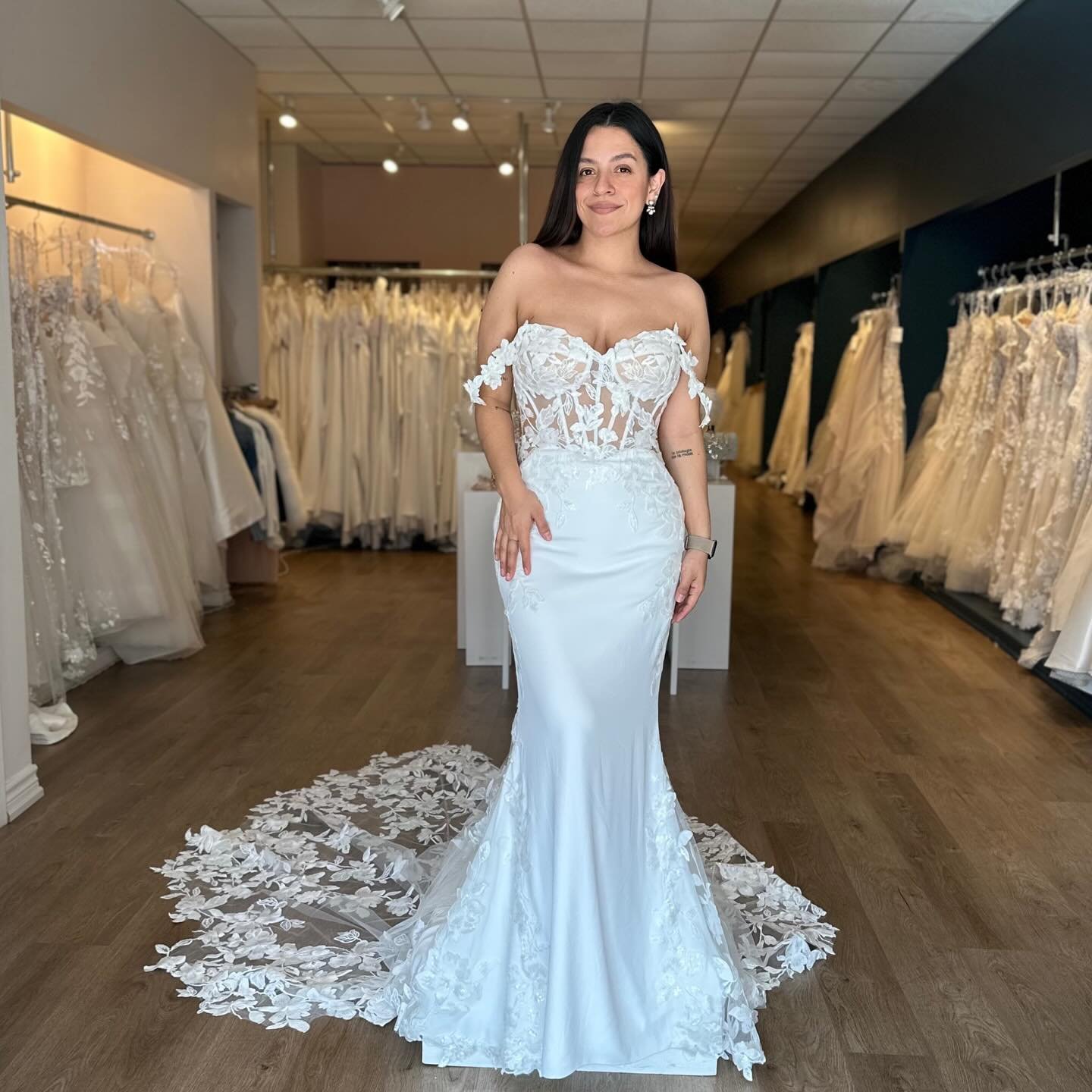 Soft, sculpted, and utterly unforgettable ✨ Tamara by Enzoani blends a sheer corseted bodice with floral appliqu&eacute; and a dreamy lace train that trails like a love story. 

#enzoani #enzoanibride #enzoaniweddingdress #ferresposa #ferr&eacute;spo