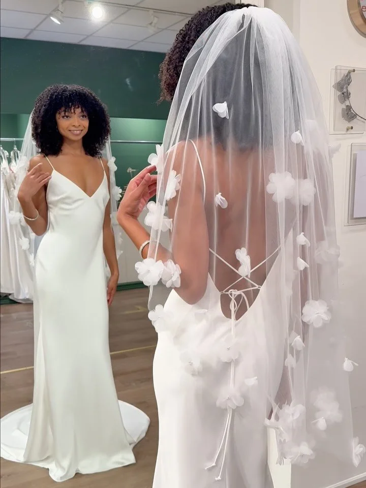 💌🍾🕊️🥂 Finger Tip Veil photo dump
Your inspo for our April Accessories Sale
On all month!

#ferresposa #torontobridalboutique #weddingveils #weddinginspo #weddingaccessories