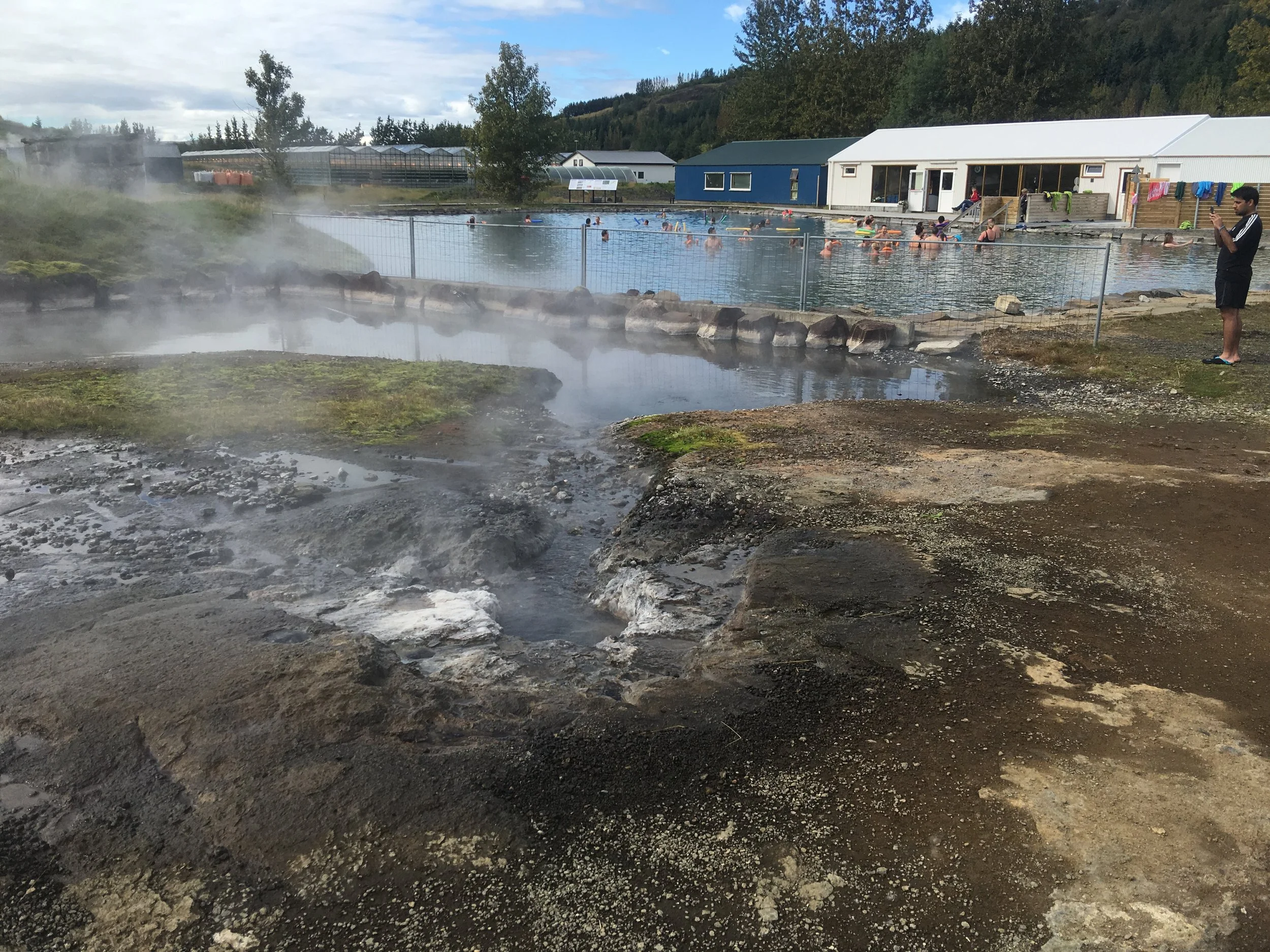 Geysir that heats the pool.