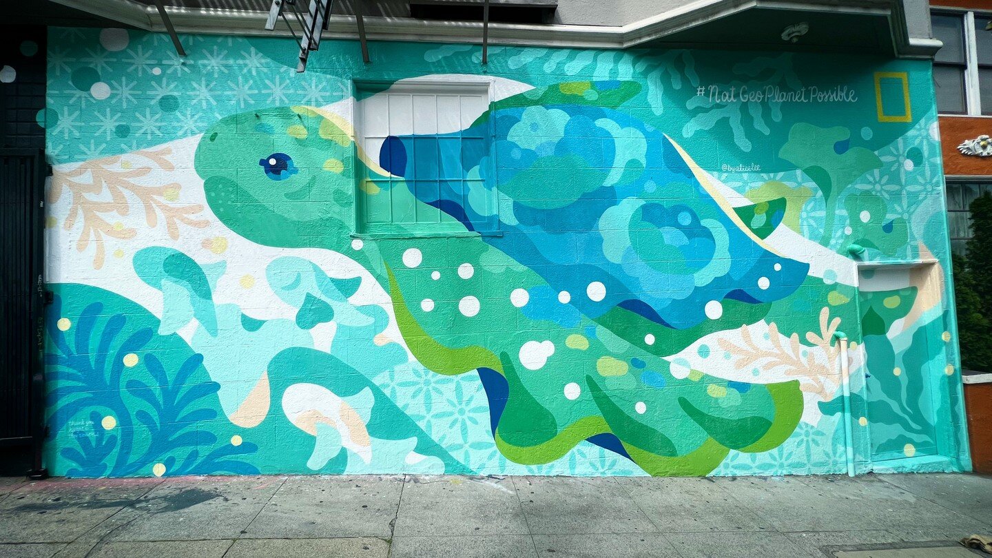 This beautiful ocean mural was painted @byalicelee (based on a photograph by George Grall) as part of the #NatGeoPlanetPossible murals project by @natgeo. #sponsored 

 🌊🐢💙

I love the bold, graphic interpretation of a green sea turtle, which I&rs