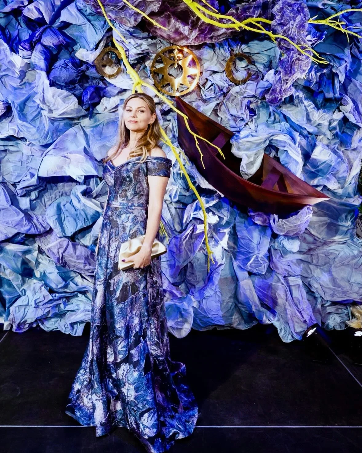 ✨Practicing my camouflage at the Explorers Club Annual Dinner.

🌊This year&rsquo;s &ldquo;Odysseys&rdquo; theme brought Greek-inspired food and decor, evoking the drama of rough seas. I left inspired by the extraordinary explorers and award winners 