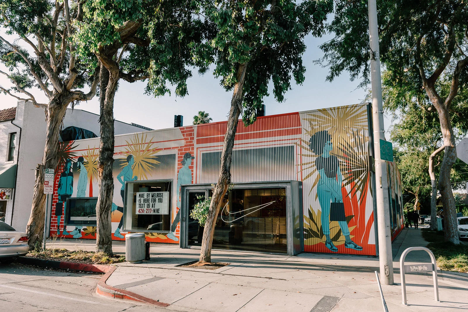 NikeLive_Melrose_NIKEBYMELROSE_Exterior_Wide_2_native_1600.jpg