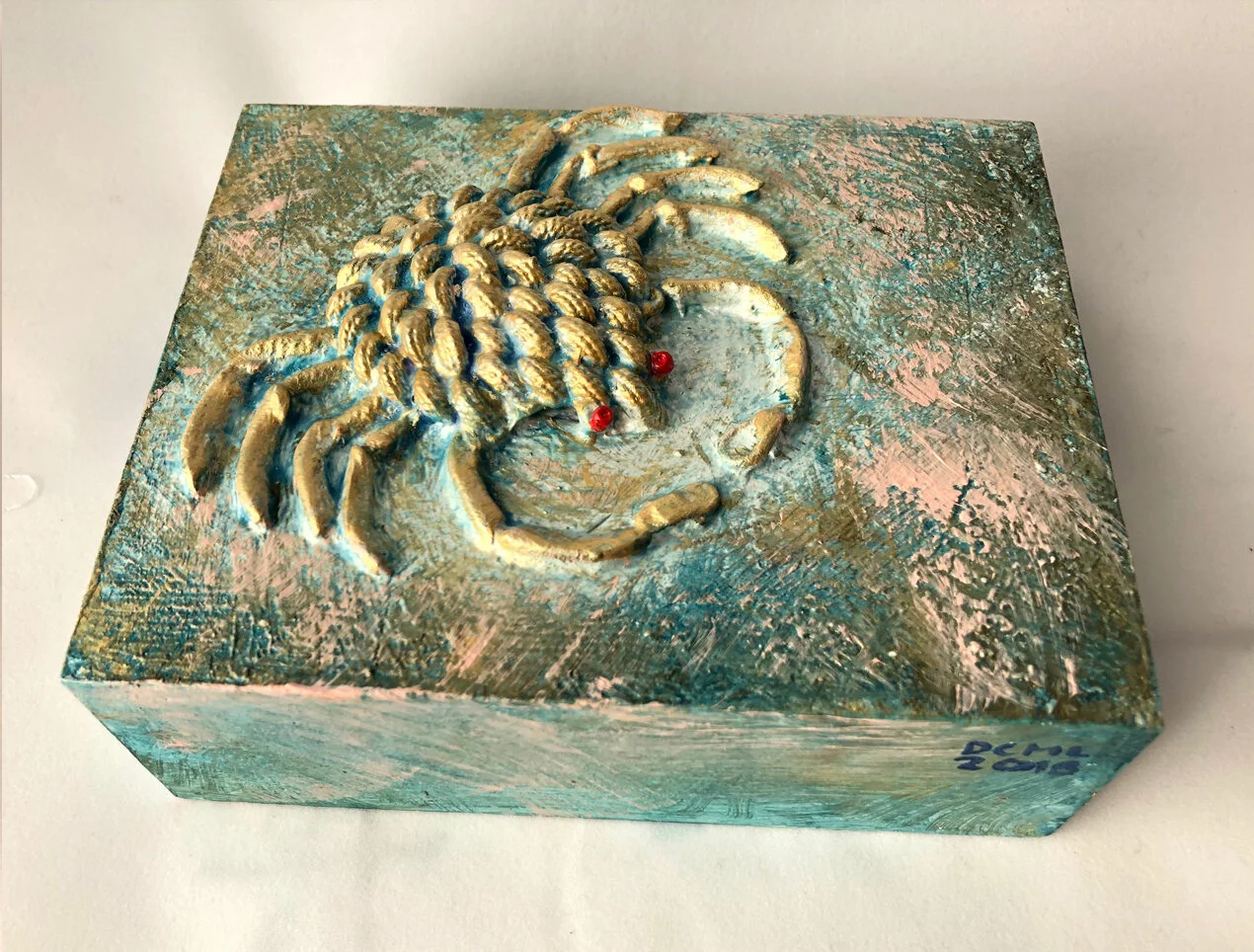 Pineapple Crab - upcycling old jewellery