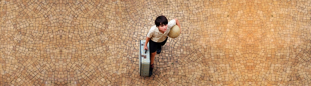 THE YEAR MY PARENTS WENT ON VACATION / O ANO EM QUE MEUS PAIS SAíRAM DE FÉRIAS (Cao Hamburger, Brazil, 2007, 108 min. In Portuguese and Yiddish with English subtitles) Brazil's Official Selection for the 2008 Academy Award for Best Foreign Language Film. Set in the turbulent year of 1970, this poignant and humorous coming of age story thrusts twelve year-old Mauro into a maelstrom of political and personal upheaval. When his left-wing militant parents are forced to go underground, Mauro is left in the care of his Jewish grandfather's neighbor in Sâo Paulo. Suddenly finding himself an exile in his own country, he is forced to create an ersatz family from the religiously diverse and colorful population of his new neighborhood. A second film for writer-director Cao Hamburger, The Year My Parents Went on Vacation was a selection of the 2007 Berlin Film Festival competition and was the Audience Award winner at the Rio International Film Festival. A City Lights Pictures release.