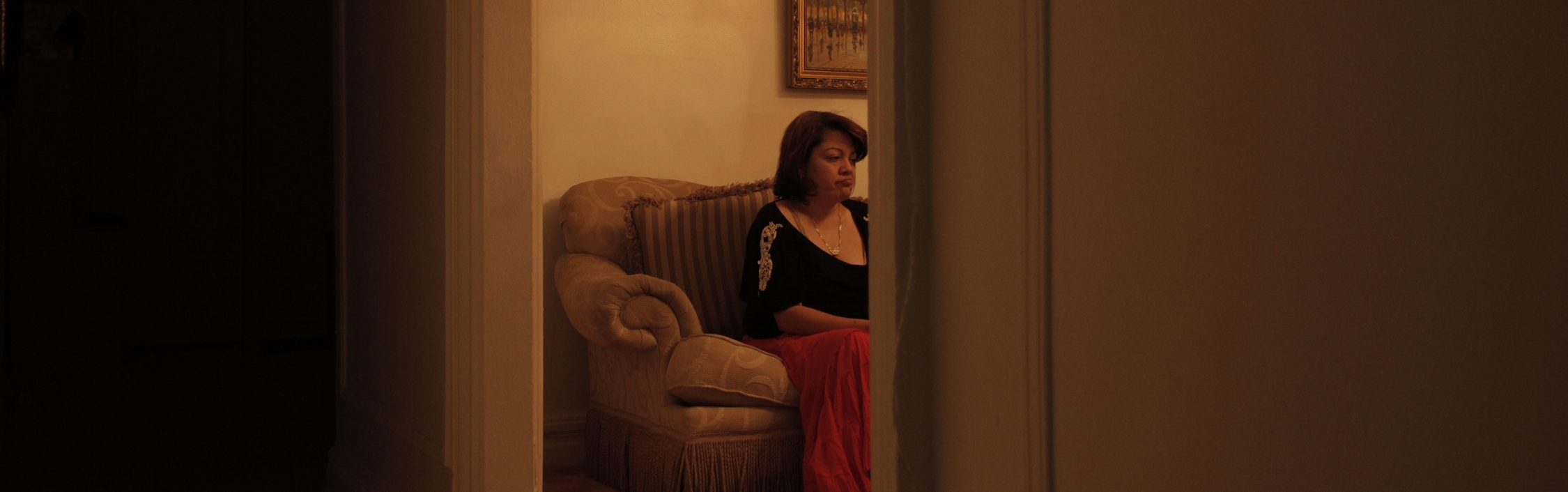 ‘Nueva York’ RECORDANDO EL AYER (Alexandra Cuesta, 2007, 9 min. No dialogue) PARECES UNA CARRETA DE ESA QUE NO LA PARA NI LO' BUEYE / YOU LOOK LIKE A CARRIAGE THAT NOT EVEN THE OXEN CAN STOP (Nelson Carlo, U.S./Dominican Republic, 2012, 85 min. In Spanish with English subtitles) ‘Nueva York’ offers an off-kilter representation of the city. Ecuadorean artist Alexandra Cuesta presents an experimental portrayal of Jackson Heights in Recordando el Ayer , where memory and identity are observed through the textures of everyday life. Dominican-born Nelson Carlo, in his elegantly-crafted debut documentary feature film, follows Gladys and her daughter who share their isolated lives in an apartment in Washington Heights, creating an unsettling portrait of the two women. Friday, September 12