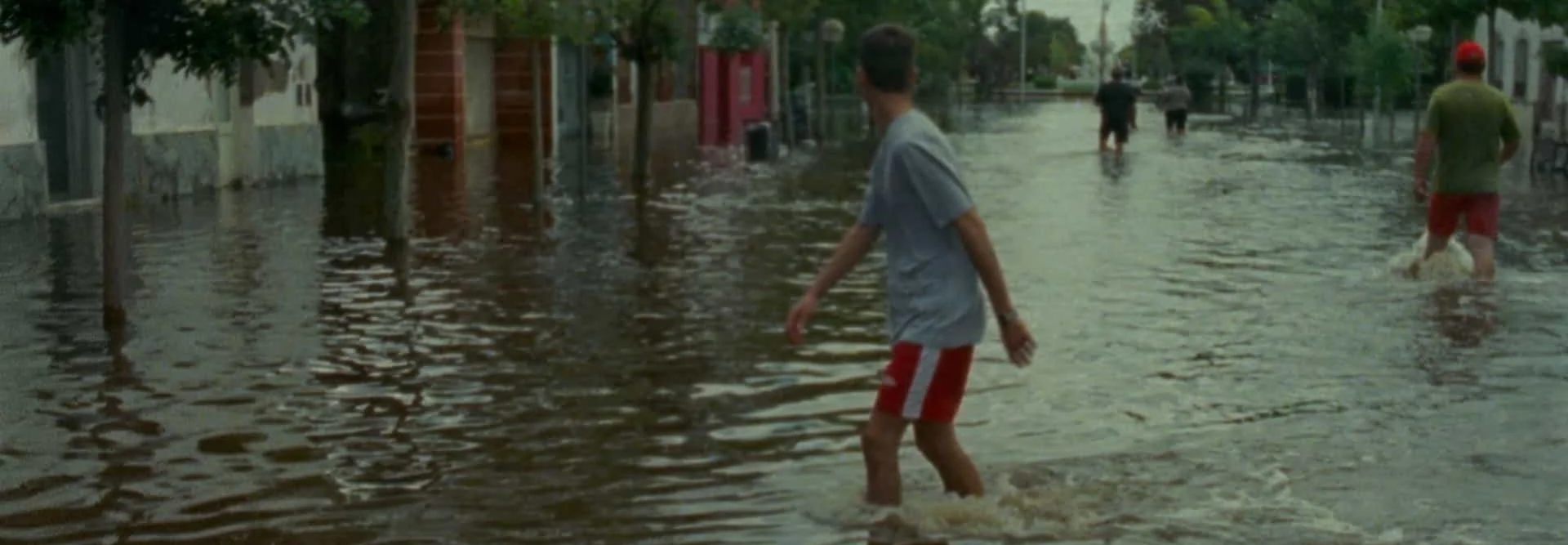 THE HUMAN SURGE ( El auge del humano , Eduardo Williams, Argentina/Portugal/Brazil, 2016, 97 min. In Spanish, Portuguese and Cebuano with English subtitles) — Winner, Best Director Buy Tickets Buenos Aires. Exe, 25 years old, has just lost his job and is not looking for another one. His neighbors and friends seem as odd to him as they always have. Online, he meets Alf, a boy from Mozambique who is also bored with his job and who is about to follow Archie, another boy who has run away into the jungle. Through the dense vegetation of the forest, Archie tracks ants back to their nest. One of them wanders off course and comes across Chai, a Filipina who is sitting on a giant heap of earth and about to return to her strange, beautiful home town. The mysterious, humorous ways in which their adventures connect (or don’t) fuels The Human Surge , a film about our present moment that boldly and wildly looks towards our future. Winner of the top prize in the 2016 Locarno Film Festival’s Filmmakers of the Present section, William’s audacious debut feature has been hailed as “an exhilarating, boldly paradoxical experience” (Nick Pinkerton, Artforum ). A Grasshopper Film release. Sunday, February 4, 5pm