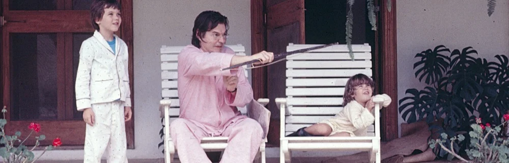 A CASA DO TOM: MUNDO, MONDE, MONDO (Ana Jobim, Brazil, 2007, 58 min. In Portuguese with English subtitles) Even the most loyal admirer of Antonio Carlos “Tom” Jobim, the most internationally-recognized Brazilian artist and the person most responsible for turning bossa nova into a global sensation, cannot imagine the surprises they will encounter in this film. In this extraordinarily personal documentary directed by his wife Ana Lontra Jobim, Jobim speaks about his love for the nature of the Mata Atlantica and its influence on his music. In fact, his Rio home, the title of this film, is built on the edge of Rio’s Botanic Gardens which rise up the slopes of Corcovado. Shot in New York, Rio, and the family ranch in Poço Fundo, and incorporating previously unreleased material, the film shows intimate family moments, the birth of famous songs, parties at home with other musicians, and even Jobim in pajamas leading an “expedition” in the woods. Saturday, August 3, 2pm