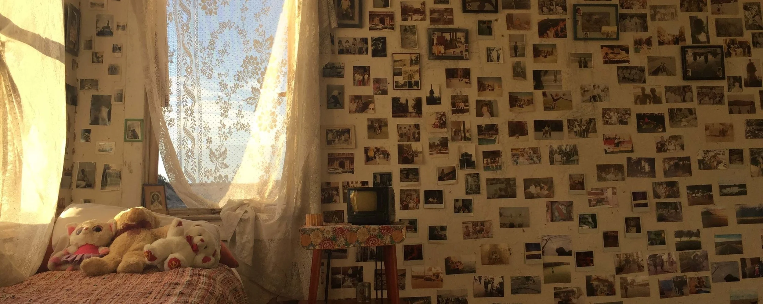 THE GUARDIAN OF MEMORY / EL GUARDIÁN DE LA MEMORIA (Marcela Arteaga, Mexico/USA, 2019, 93 min. In Spanish with English subtitles) New York Premiere / Filmmaker in Attendance Buy Tickets Stunning, quiet landscapes from Mexico’s Juarez Valley are juxtaposed with horrifying, intimate tales of mass murder. In 2008, the Mexican government sent an army to the rugged border region, ostensibly to fight drug trafficking. As locals from Juarez and Chihuahua tearfully recount the stories of their murdered or disappeared children, parents, and siblings, a Texas-based lawyer argues asylum seekers from the area are victims of a genocide. Friday, October 18, 4pm