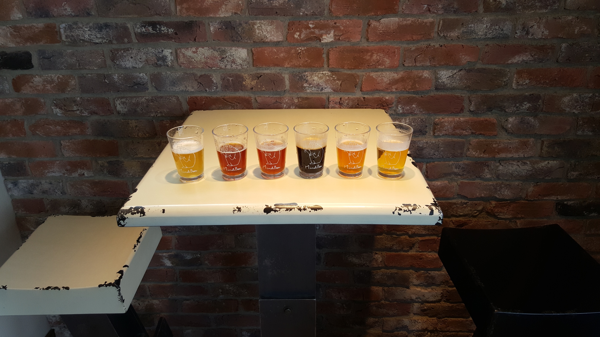 A bunch of Minoh monkeys in a great flight of beers. Watch out for the W-IPA (IIPA) it is too delicious for 9%