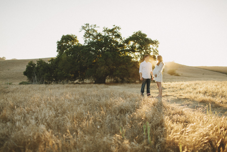 rustic-maternity-photos-3.jpg