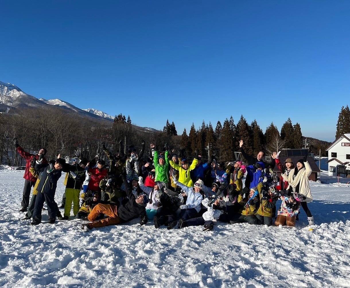 I get the privilege to host Makuhari International school grade 6 farewell ski trip. We are enjoying bluebird skies and warm temps with lots of snow. Thanks to @kurohime.risingsun for their great hospitality for teachers and students. We are here for