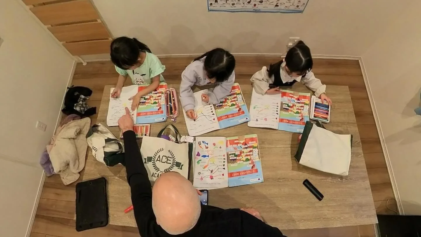 今日はエースアカデミー幼稚園のみんなでマーケットへ行きました。
フルーツや野菜について楽しく学びました 🍎🥦
どんな色が見えたかな？
みんなはどんなフルーツや野菜が好きですか？😊
実体験を通して、楽しく学んでいます。