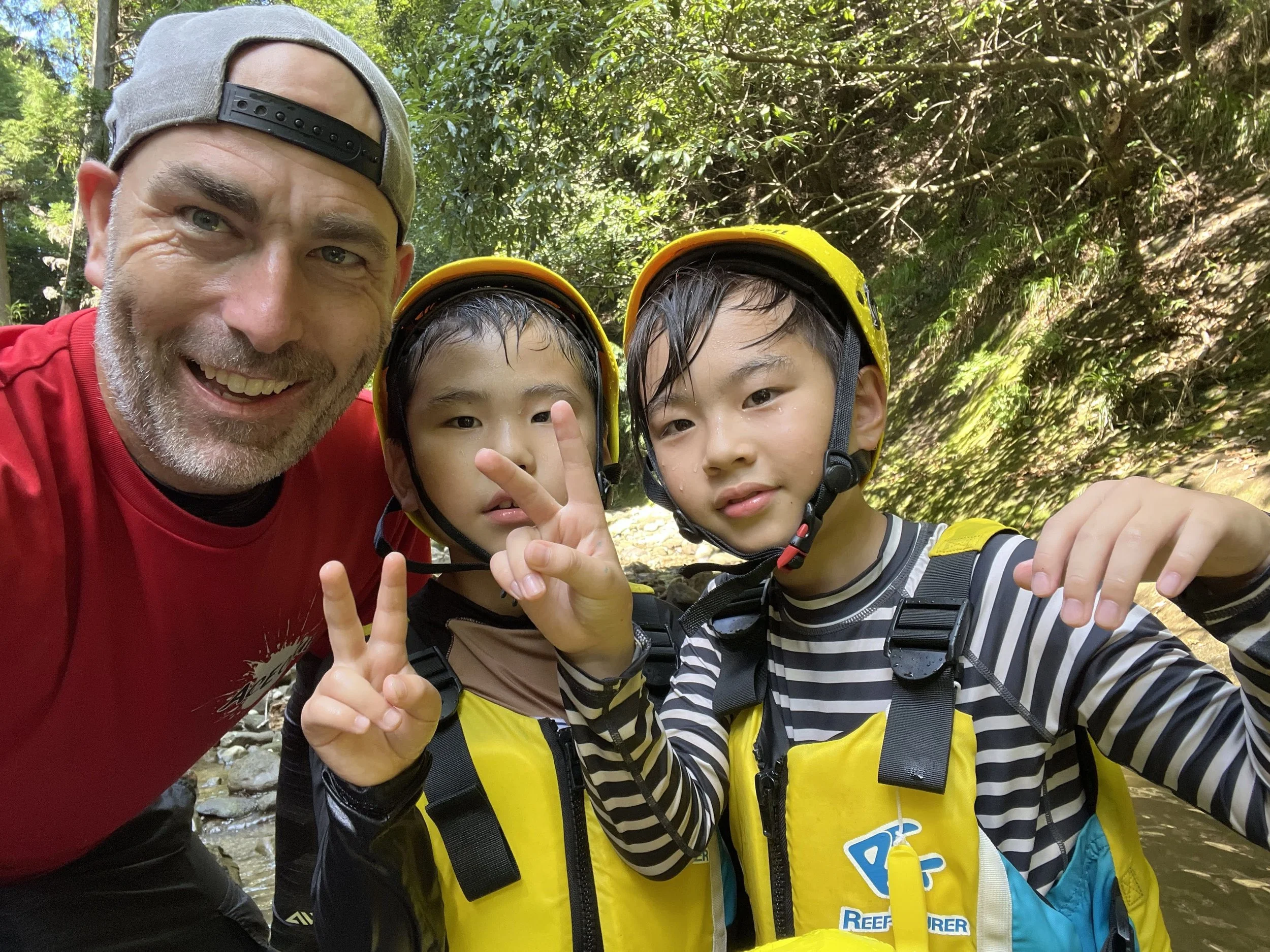 Kids learning English naturally through activities