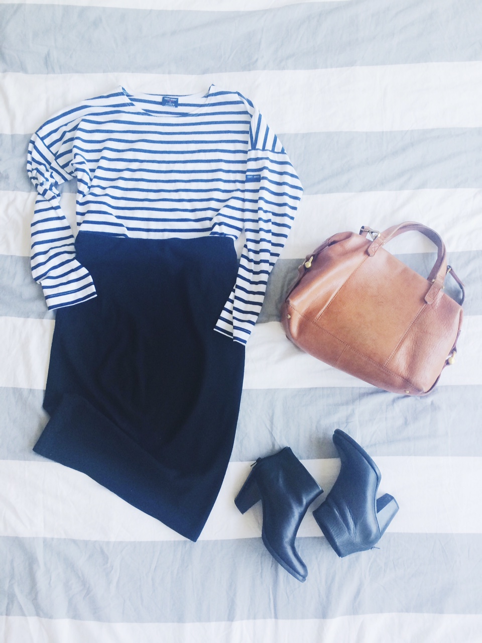 Shirt: Jcrew, Skirt: Asos, Bag: Madewell,