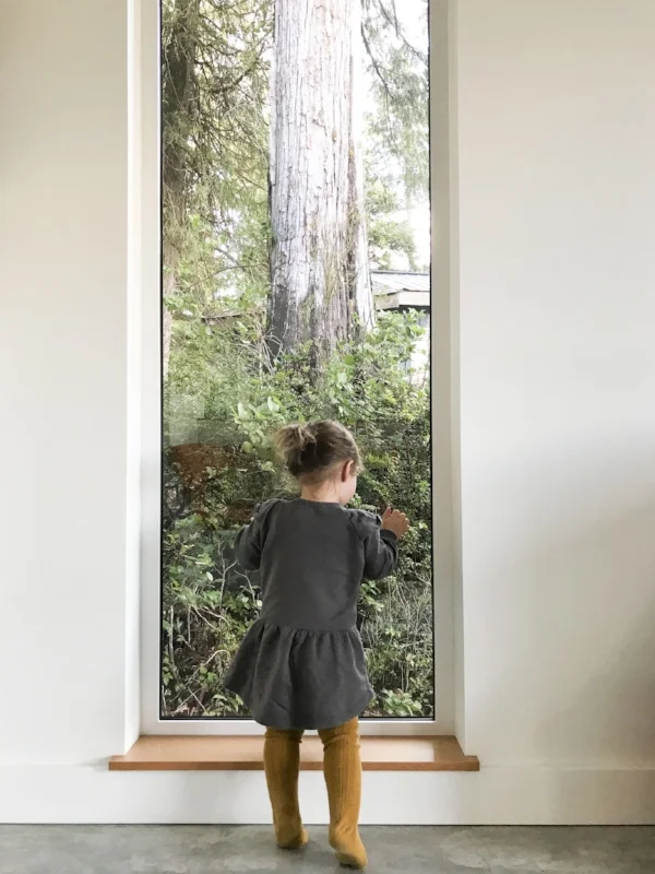 The windows and the landscape I was talking about. at the house. And Mae in her Petits Vilains .