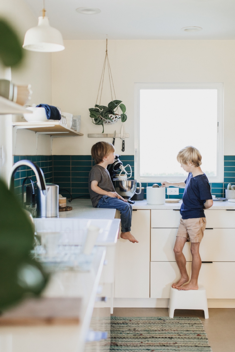 At Home in the Kitchen with @adutchlife. Photo: @stacykeck | 600sqft Home Tour