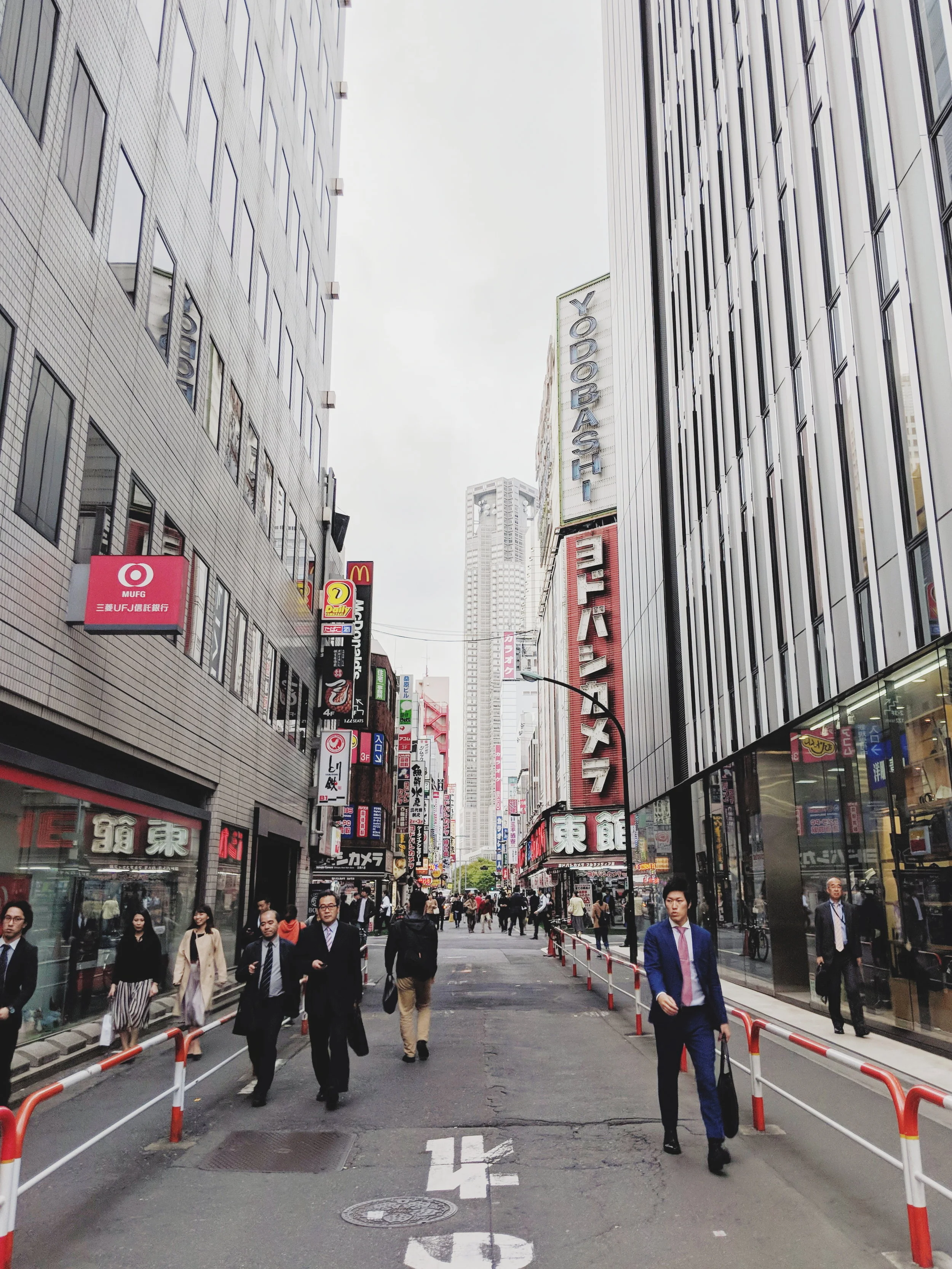 While shopping in Shinjuku with Masa, Pixel 2