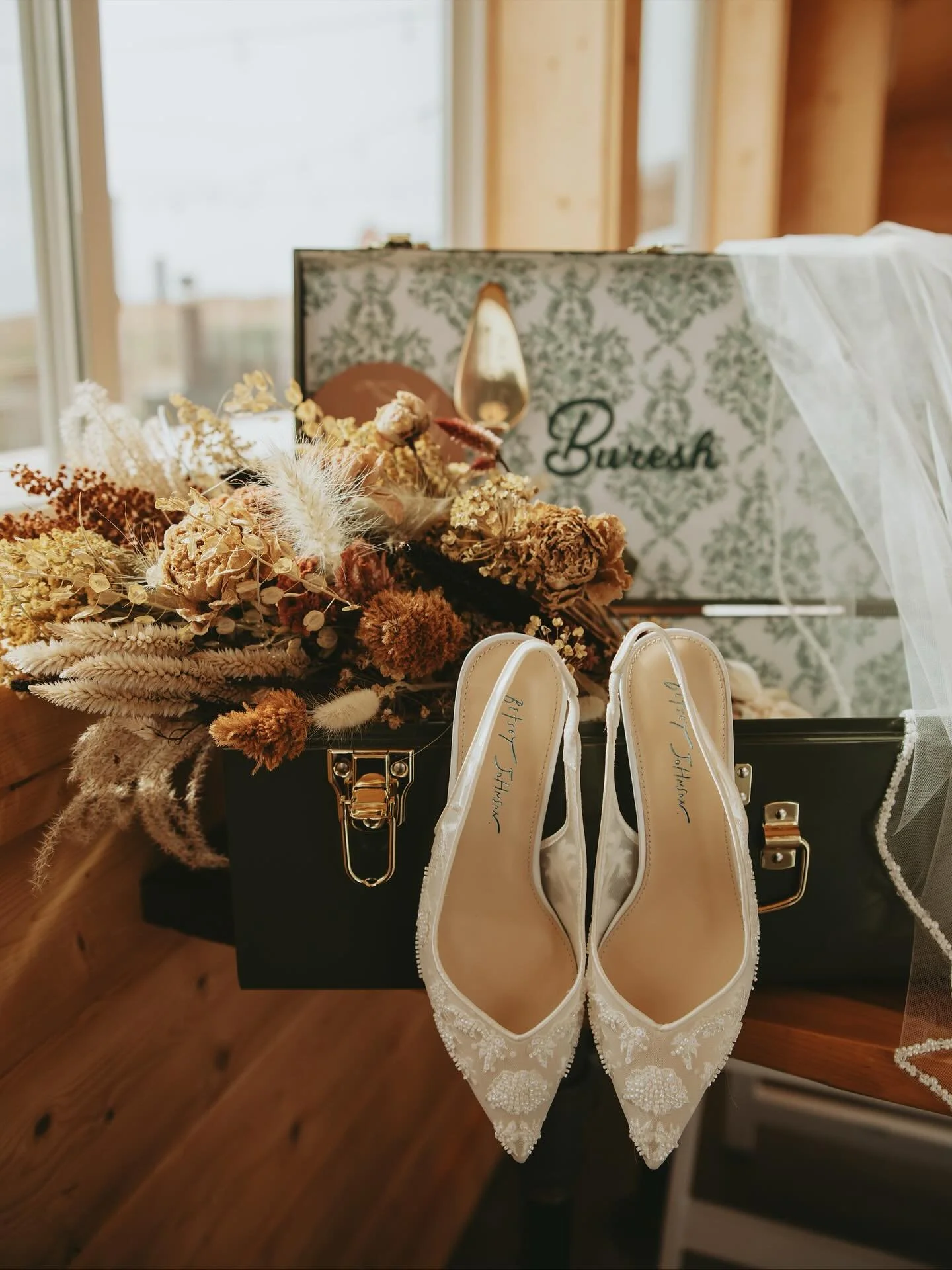 Obsessing over these details from this past weekends wedding!

#midwestweddingphotographer #weddingdetails #omahawedding #nebraskawedding #nebraskaweddingphotographer