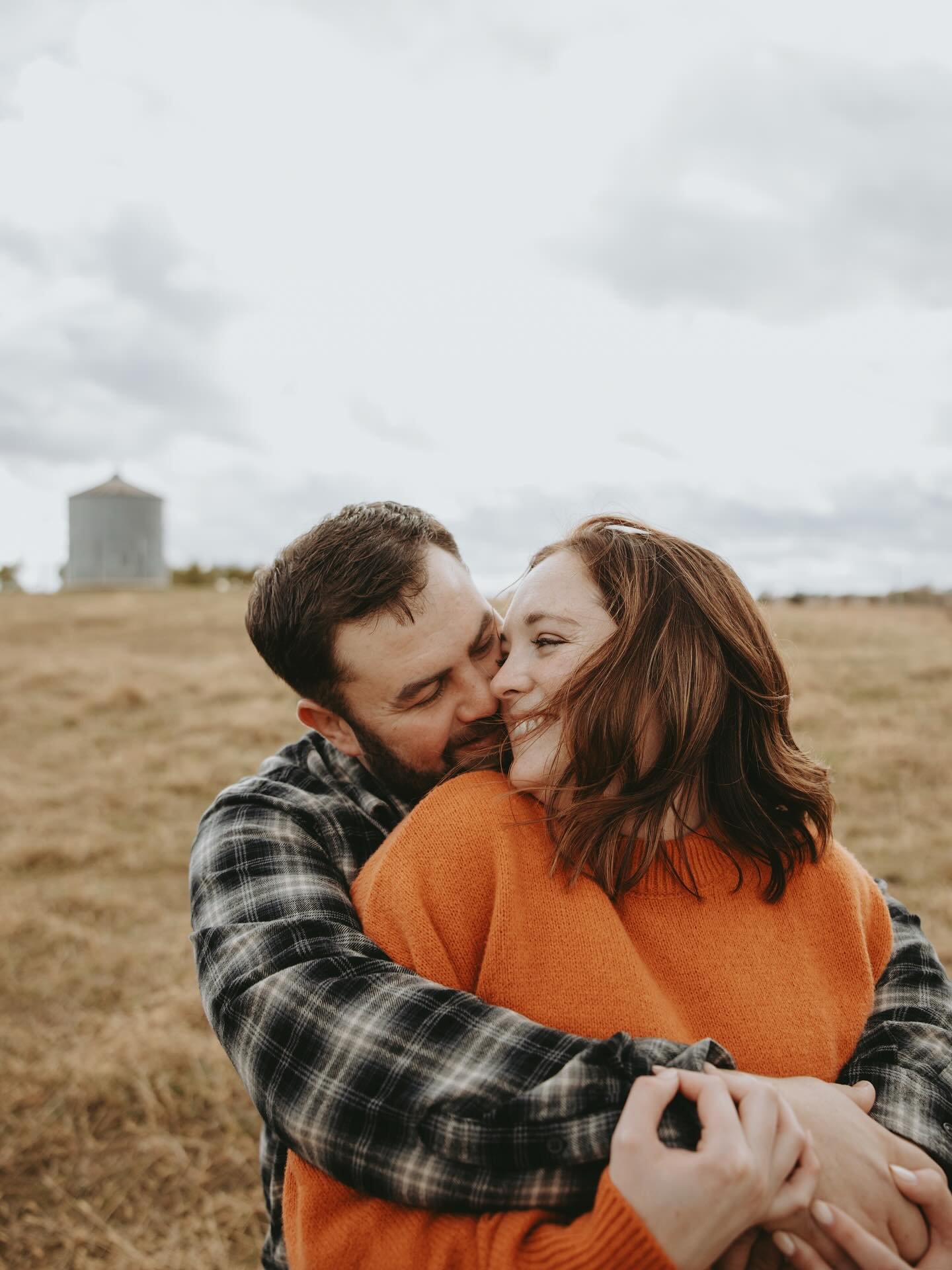 I drove out of town to their family property, to the place they fell in love, the place he proposed, the place they will marry next fall and the place where their forever starts 🫶🏼