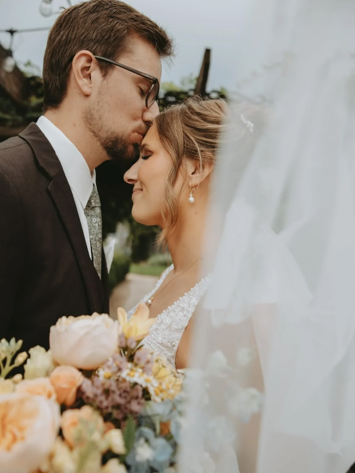 In honor of Love Month I&rsquo;m offering $500 off my wedding packages now until the 28th!  Inquire for more details! 
Now go kiss your bae 🫶🏼💋