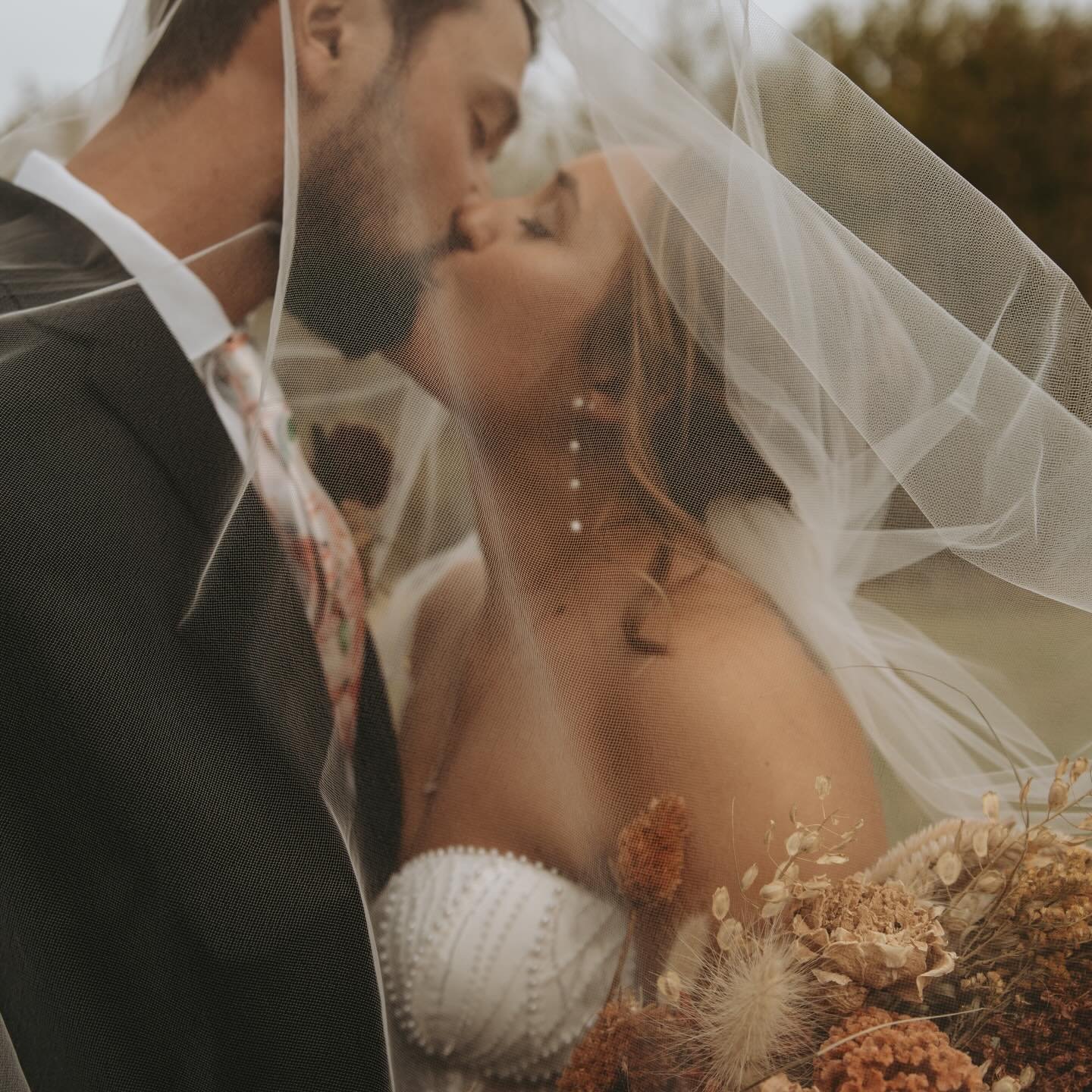 My 2026 wedding dates are almost booked and 2027 is halfway there!  If you&rsquo;re still looking to book your wedding photographer for 2027/2028 I still have my spring/summer specials running through June!  Inquire for details 🫶🏼 
Cheers to foreve