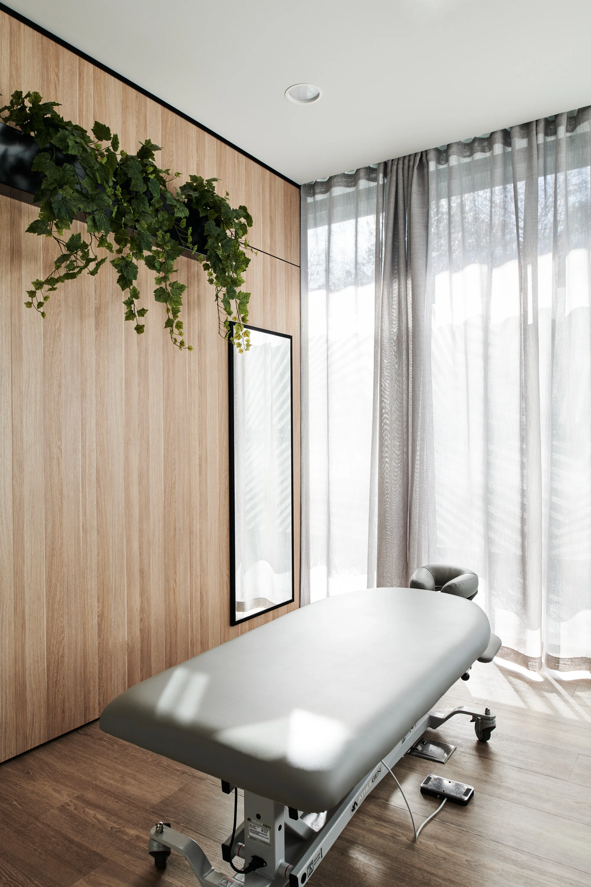 doctors of osteo treatment room (6).JPG