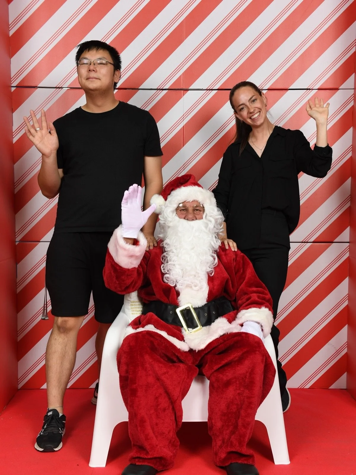 Merry Christmas from Santa and his photo elves 🎄
A fun campaign with @smiledealers bringing free Santa photos to @thewarehousenz customers 🎅

We couldn&rsquo;t let the kids have all the fun so quickly snuck a photo in with the big man and whispered