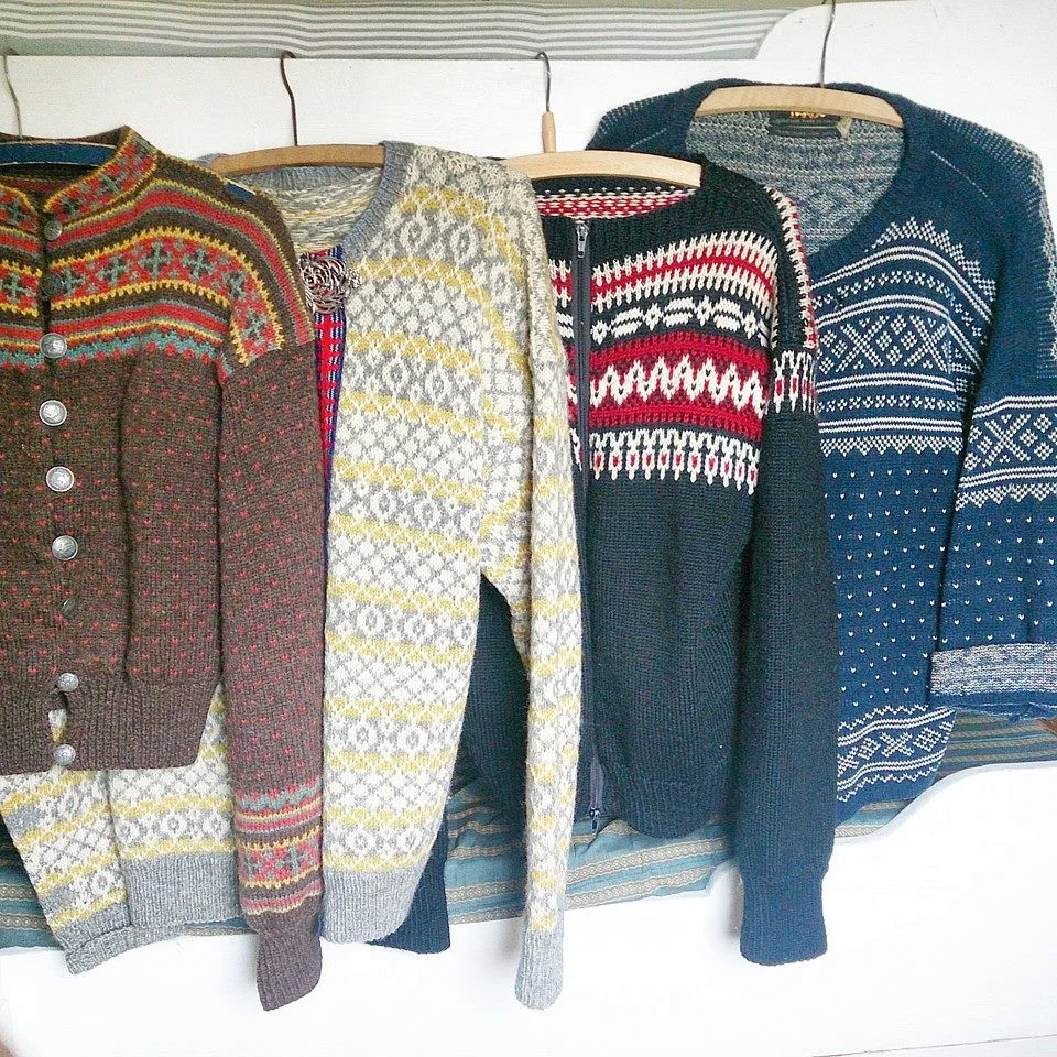 Denne vakre samlingen dukket opp på vår hytte - oldefars gamle kofte helt til venstre