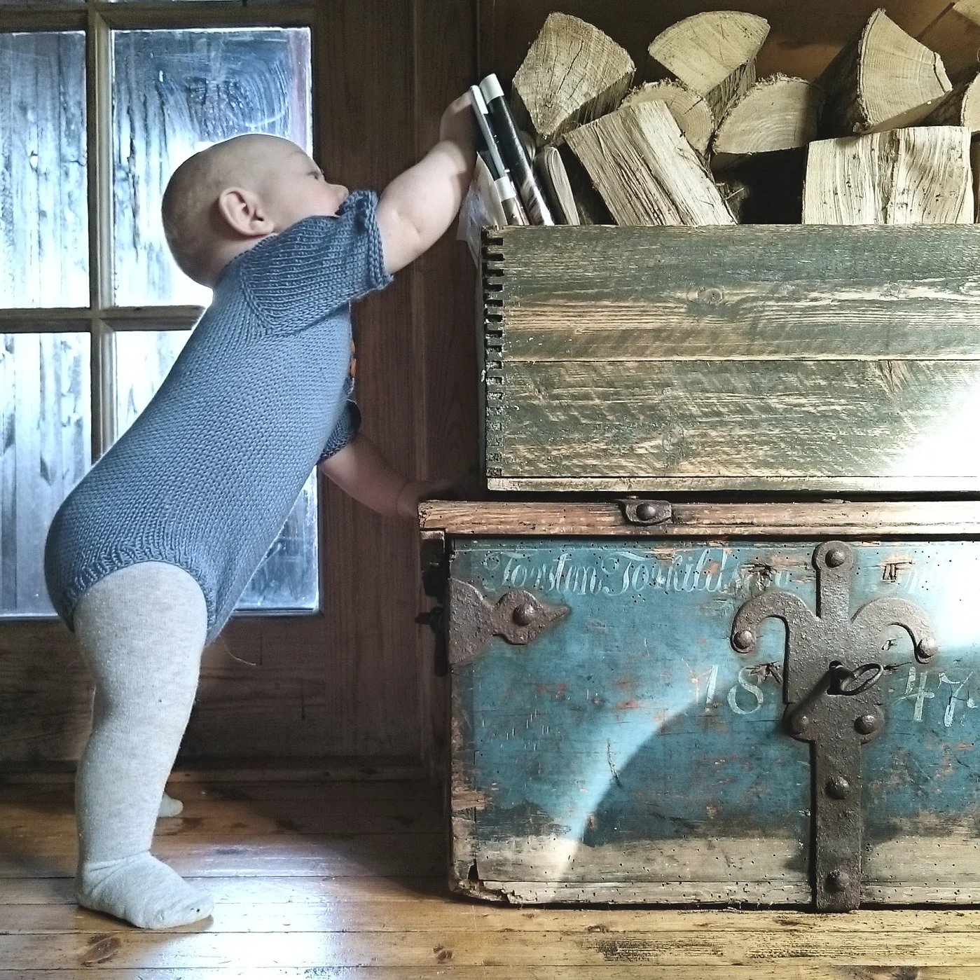 Strikkede drakter er det beste for utforskning - fleksible, varme og myke.