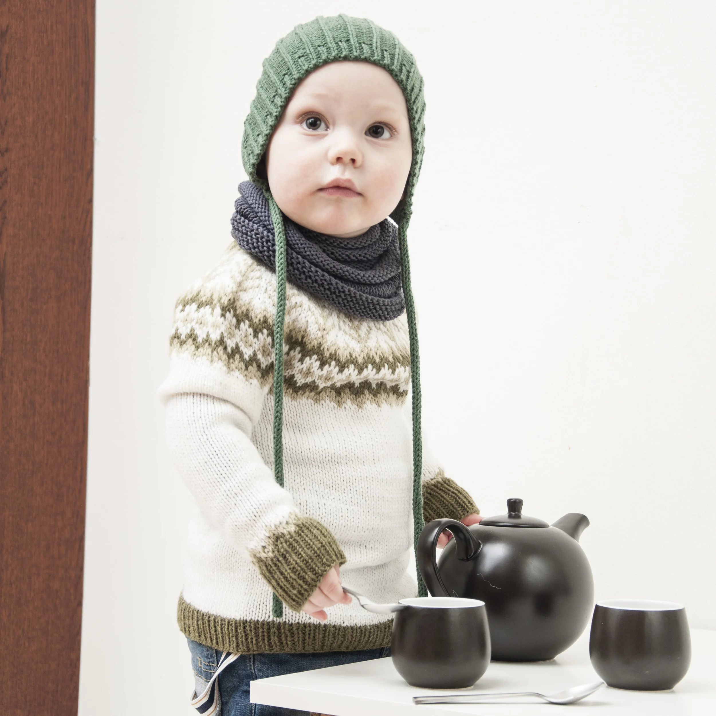 Emblagenseren passer til både store og små barn som er ferdig med drakter - og med birkelue til er vårantrekket perfekt.