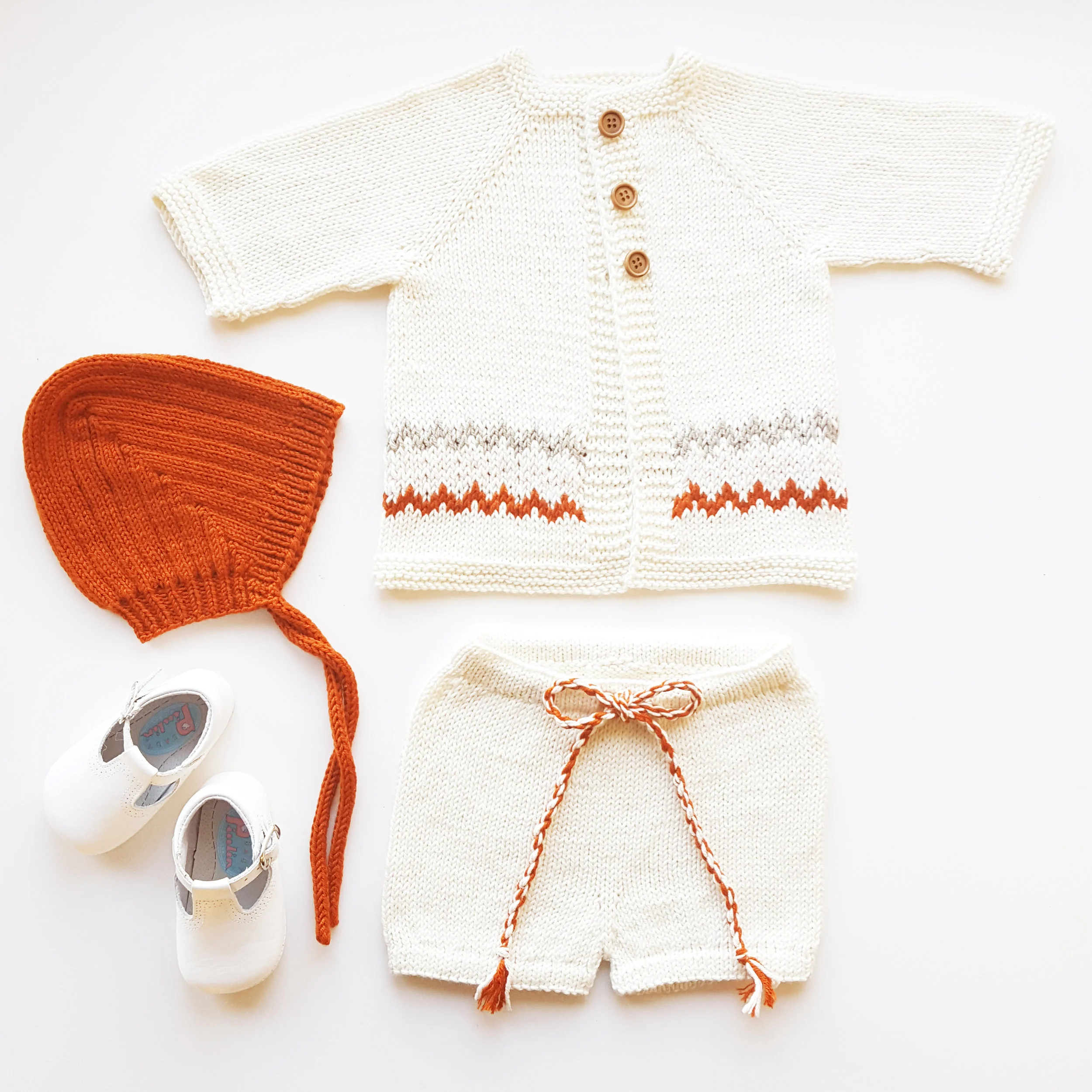 Sammen med liten enkel short s og birkelue