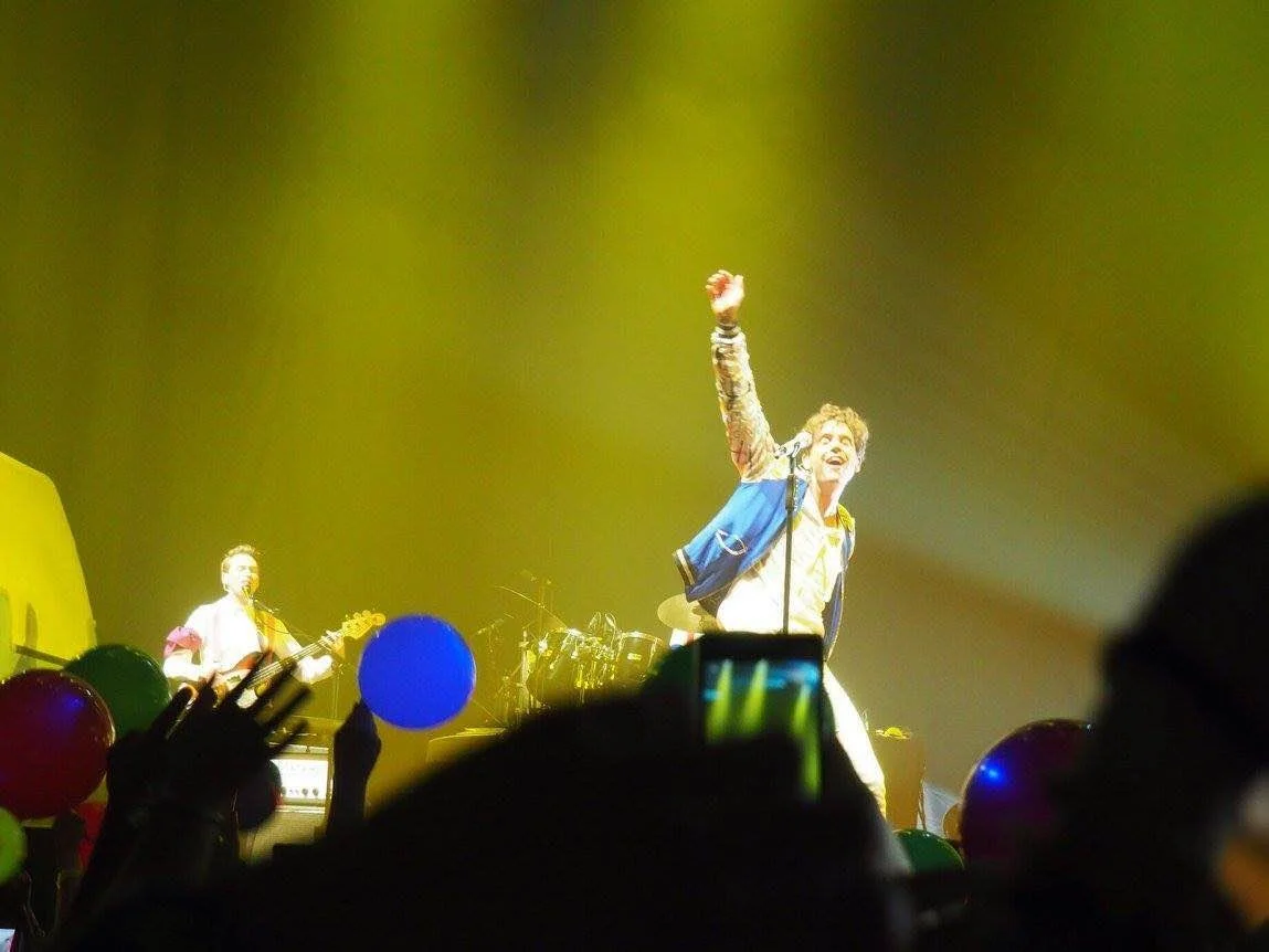 MIKA world tour wearing OTT with SUSAN SHUP art