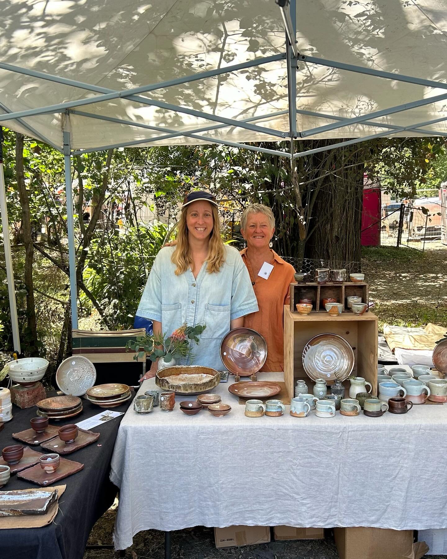 Such a fantastic weekend @thepotteryexpo a HUGE thank you to all those who came along, popped in to say hello &amp; learn about the beauty of woodfiring 🔥  A special thank you to my daughter Elise @elisedalleyceramics for helping me out &amp; to the