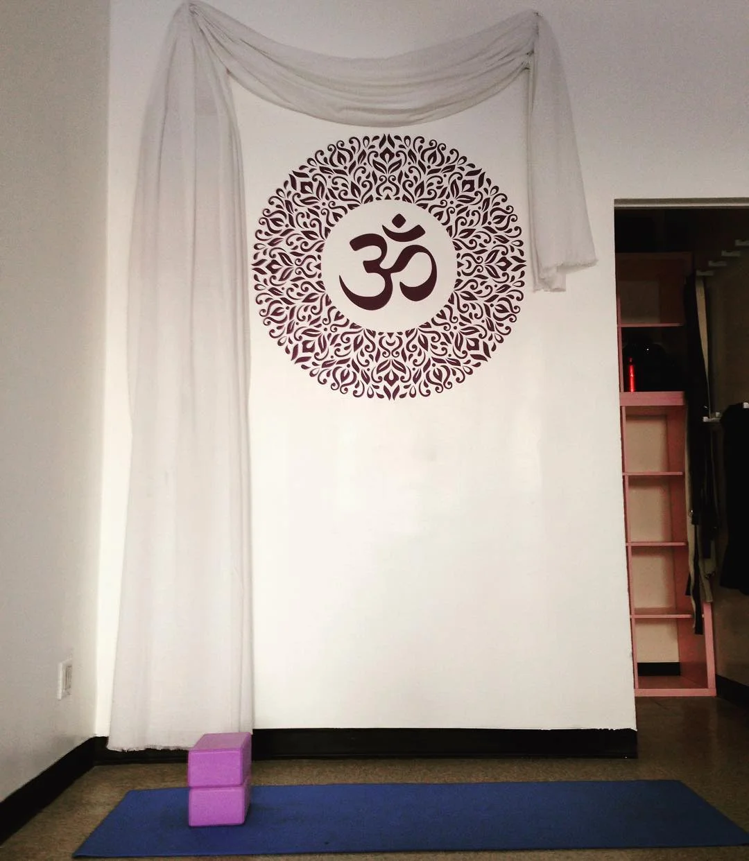 Newbies! Beginners! Sundays at 12p @stackedyoga are for you! Yoga is for every body and every soul that wants it. If you’ve ever felt too intimidated, embarrassed, self conscious, to do yoga in public but there’s that part of you that wants to give it a try, now is the time to surrender to your curiosity. Plant a new seed on the first day of spring. Vinyasa flow beginners class, 405 Thompkins, BK/NY. #yogaforall #stackedyoga #allarewelcome #springishere #onelove (at Bedstuy Brooklyn NYC)