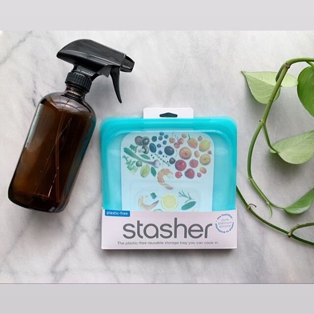 Thought you all would enjoy a fun giveaway! Addie, @generalwellness is focusing on non toxic health and wellness today with this giveaway 🎉 
Included is a stasher bag, a glass spray bottle, bottle of @doterra intro trio kit with lemon, lavender and 