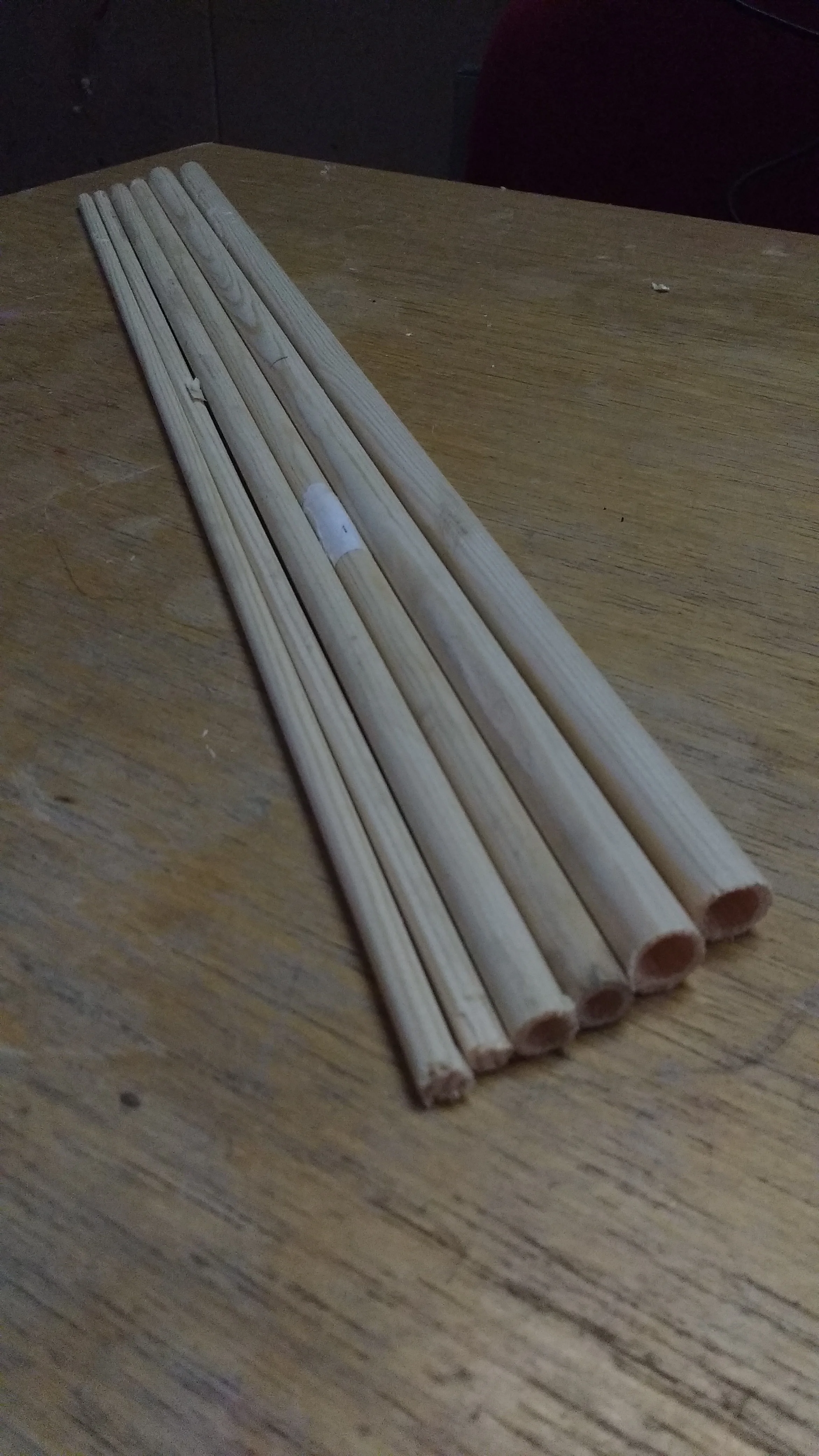Dowel of three thicknesses used to make the antennna