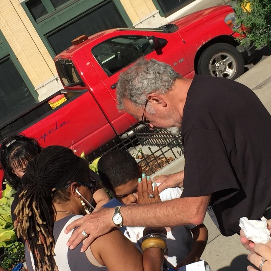 Praying with a homeless family at @ndreamcenter homeless ministry.
