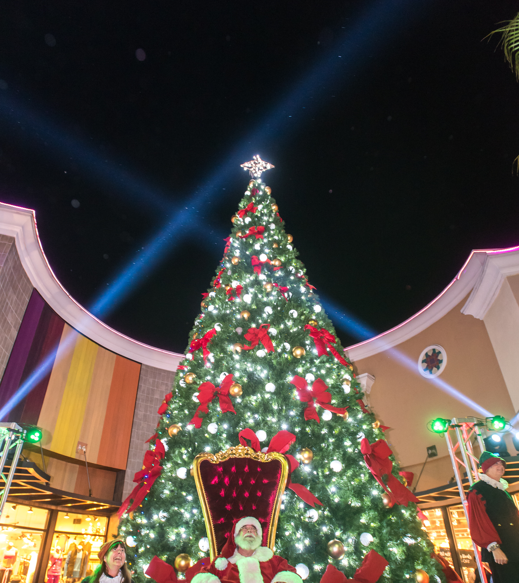  Christmas tree lighting ceremony outdoor mall 