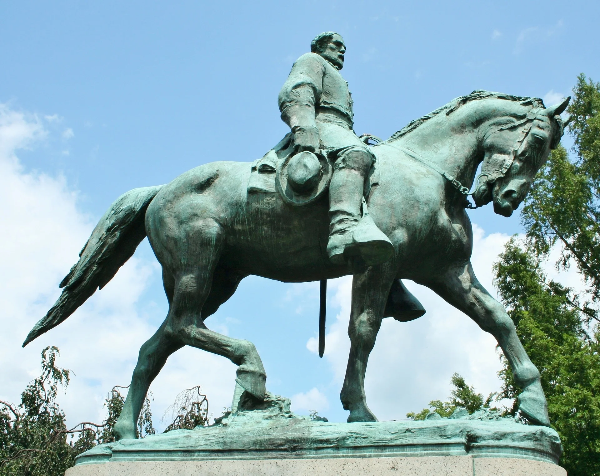 statue-53321_1920.jpg