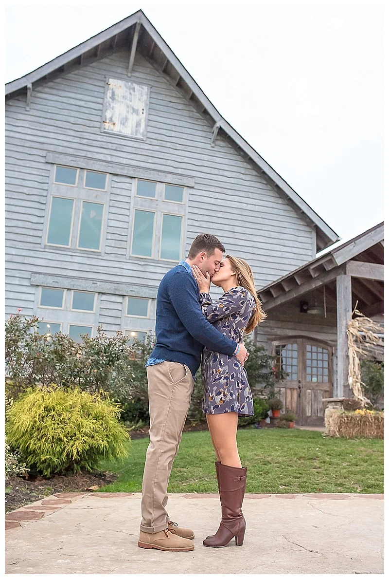 Red Oak Weddings | New York, New Jersey and Pennsylvania wedding vendors, resources and inspiration for the modern couple | Engagement Session | Laura Lee Photography
