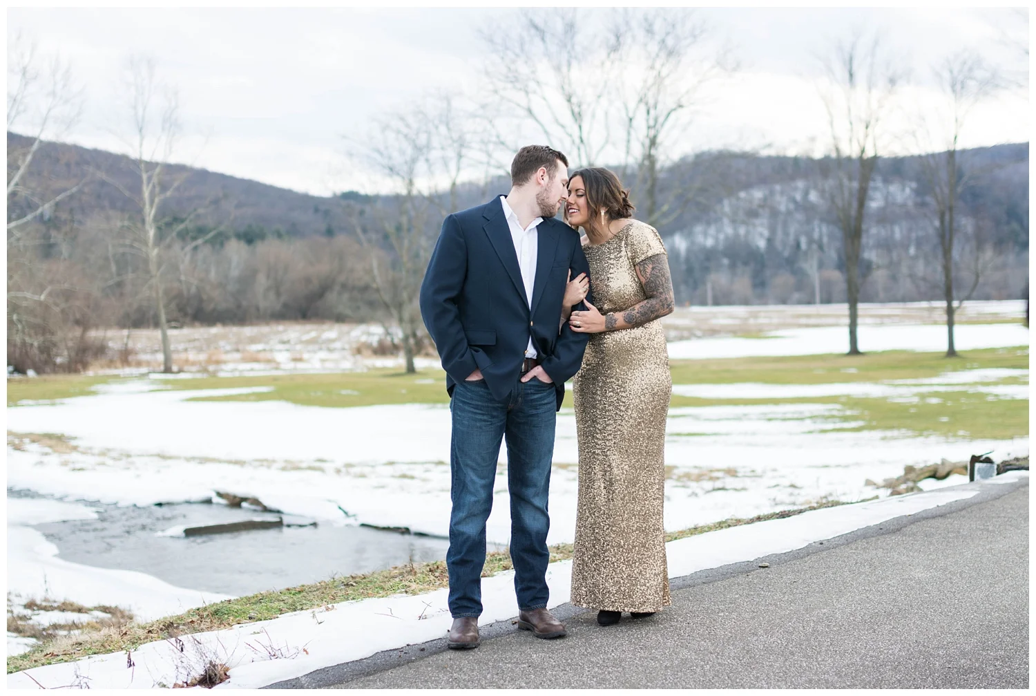 Gold & Glitter Anniversary Photos | Oak Alley Farms | Jessica Husted Photography | Red Oak Weddings
