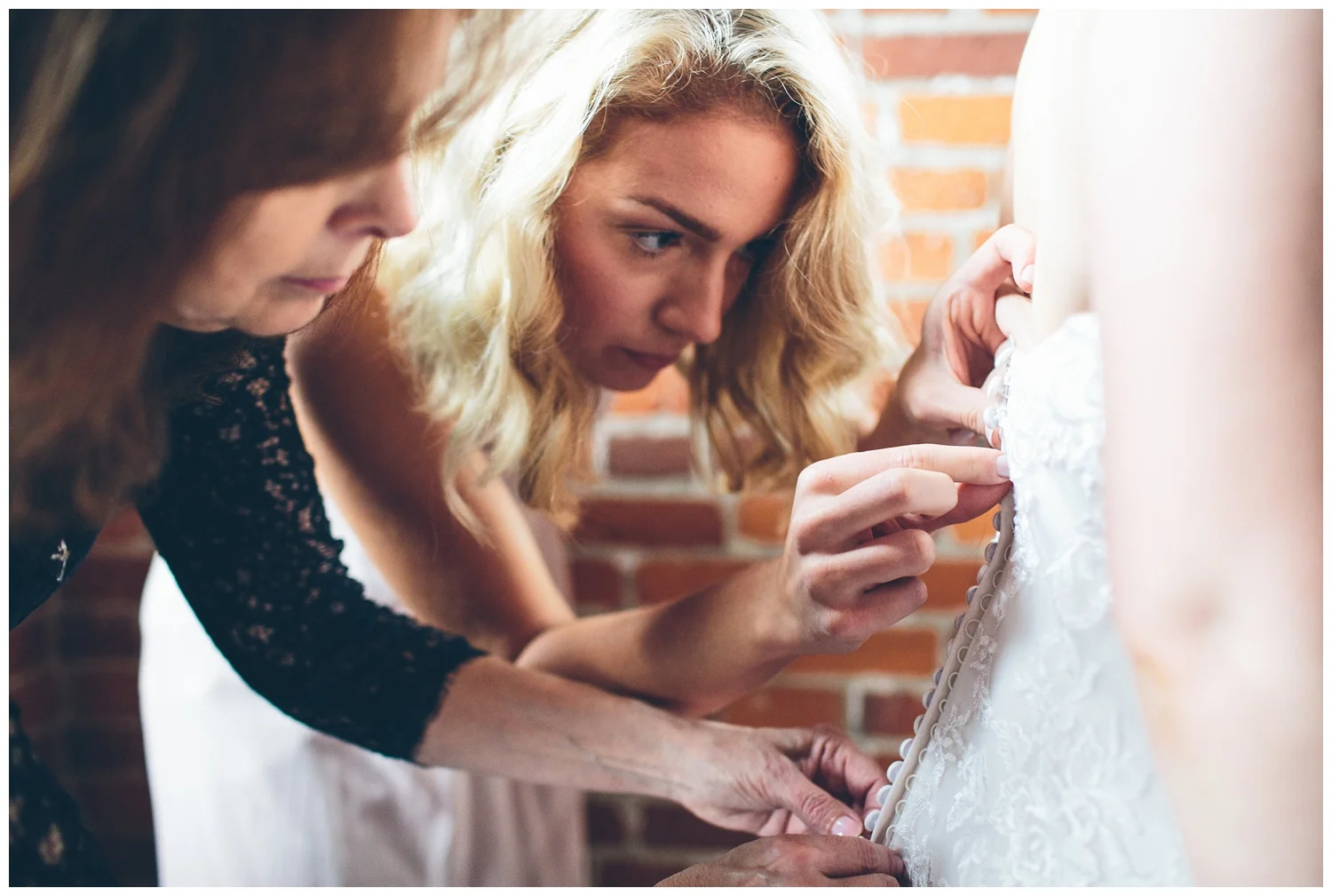 For the modern couple planning their wedding in NY, NJ + PA. Real weddings, engagements, inspiration + more!