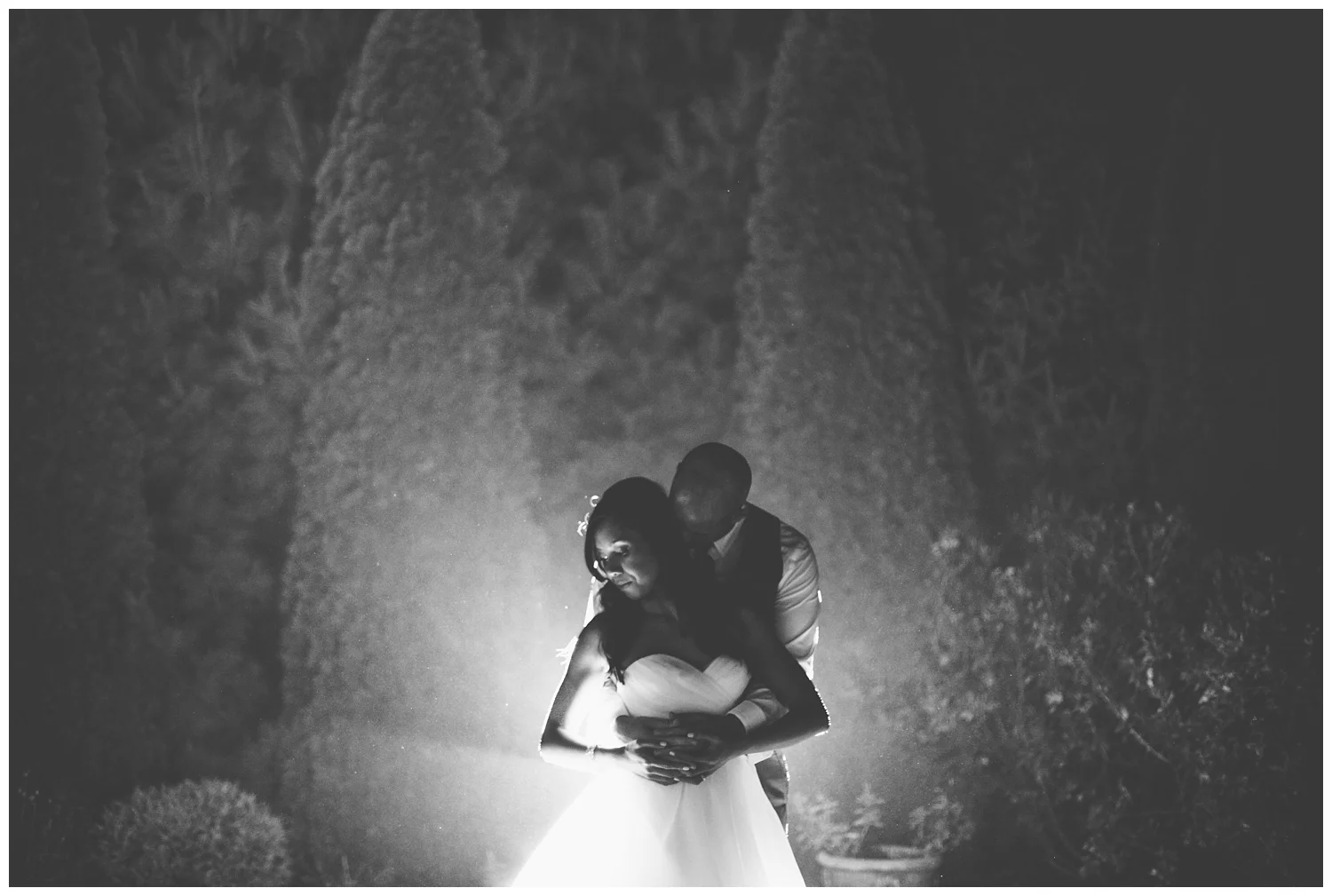 For the modern couple planning their wedding in NY, NJ + PA. Real weddings, engagements, inspiration + more!