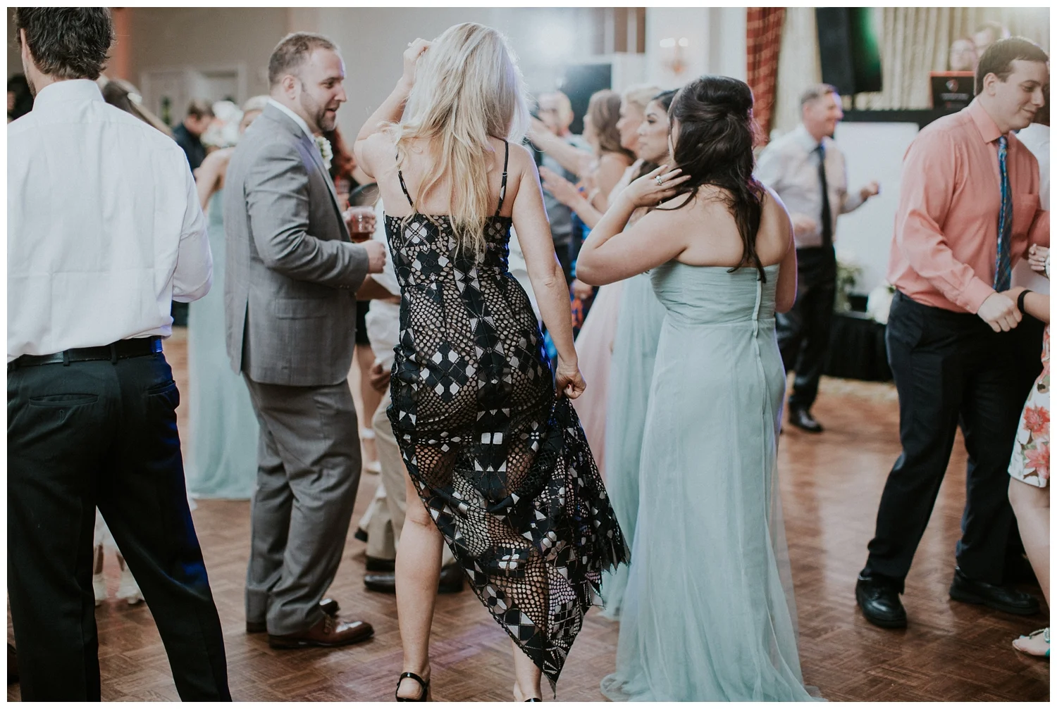 For the modern couple planning their wedding in NY, NJ + PA. Real weddings, engagements, inspiration + more!