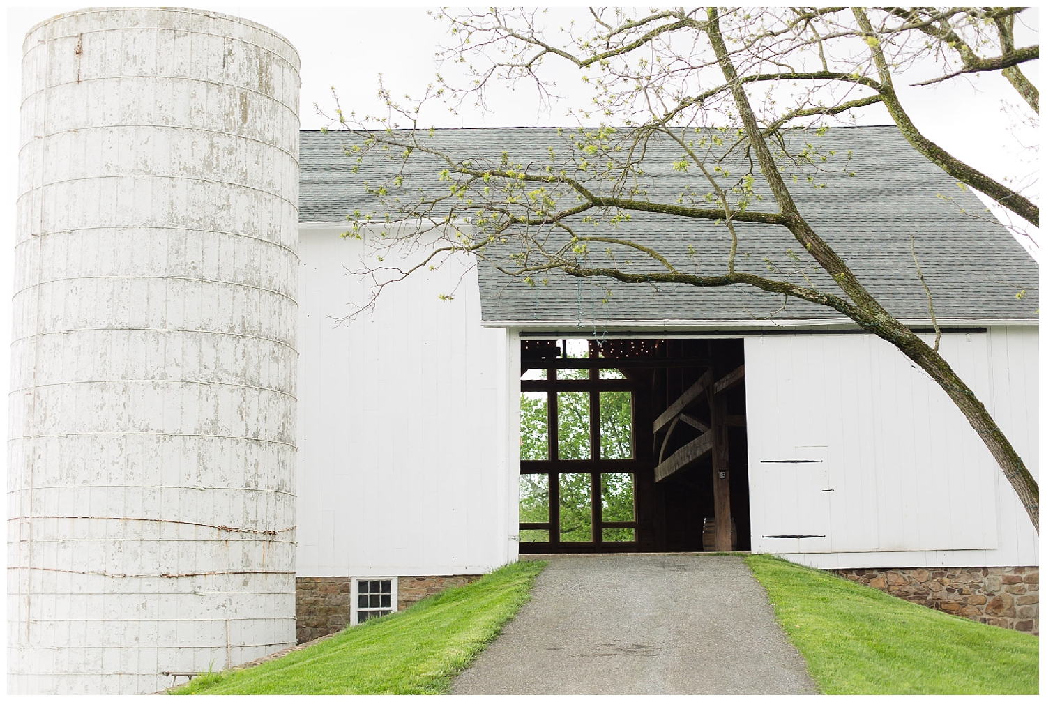 For the modern couple planning their wedding in NY, NJ + PA. Real weddings, engagements, inspiration + more!