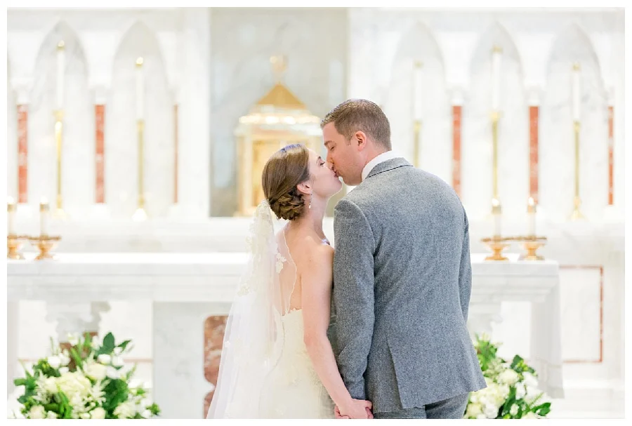 For the modern couple planning their wedding in NY, NJ + PA. Real weddings, engagements, inspiration + more!
