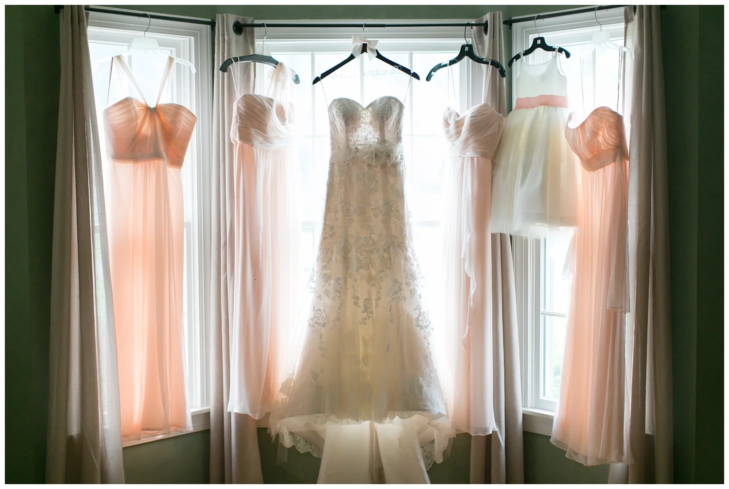 For the modern couple planning their wedding in NY, NJ + PA. Real weddings, engagements, inspiration + more!