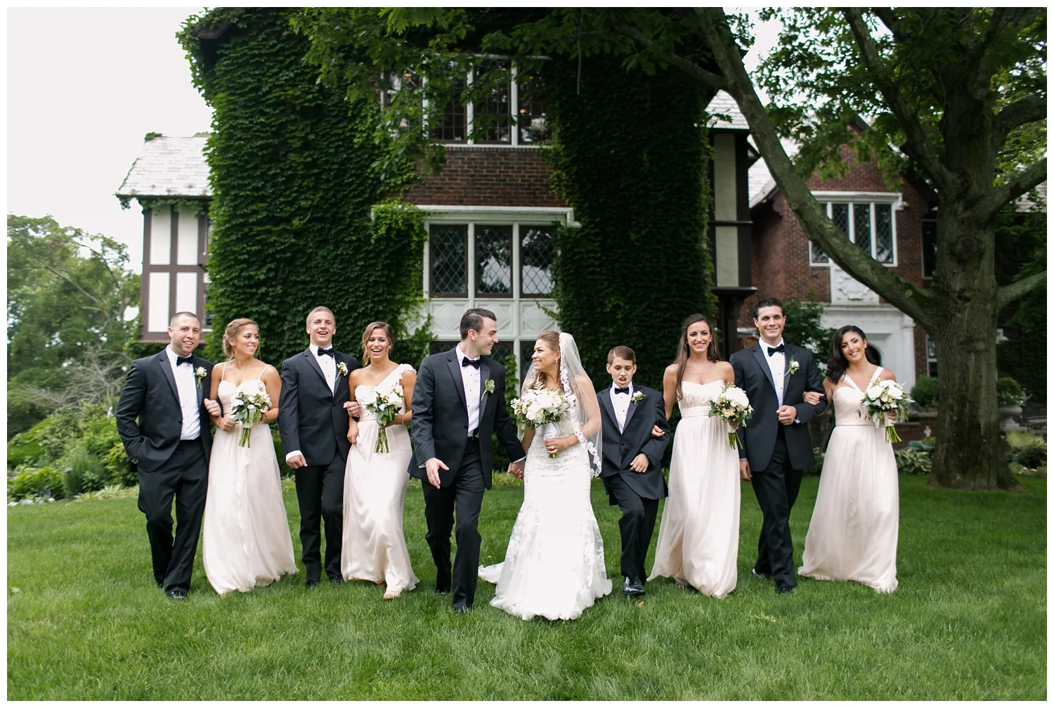 For the modern couple planning their wedding in NY, NJ + PA. Real weddings, engagements, inspiration + more!