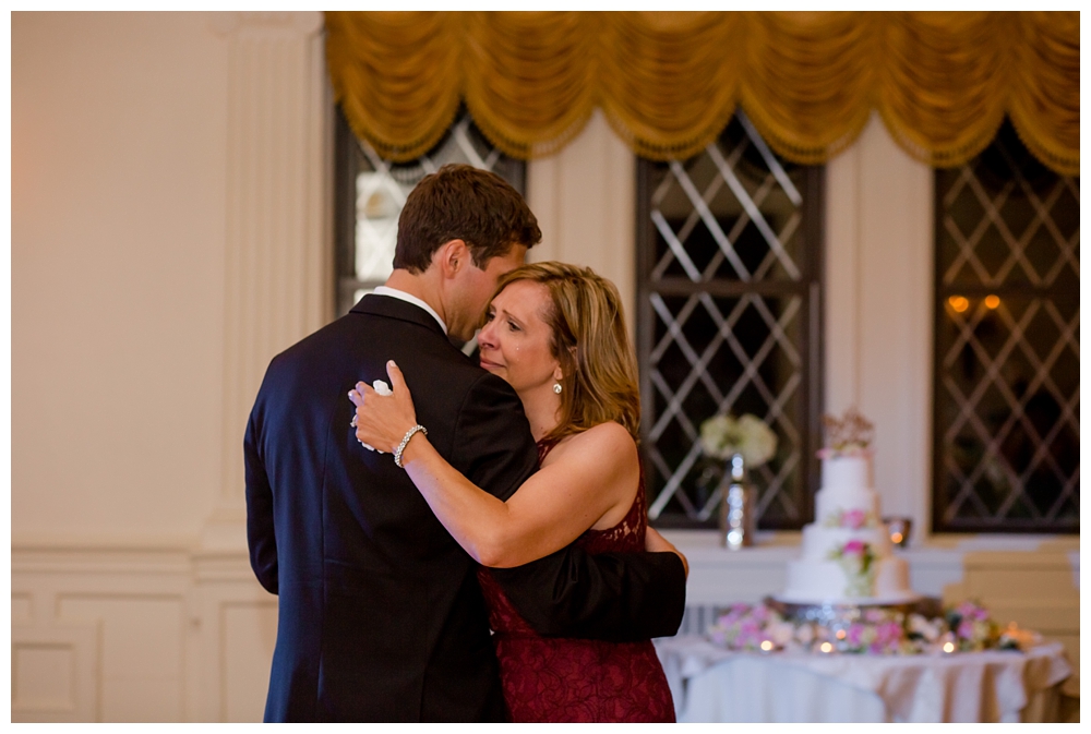 For the modern couple planning their wedding in NY, NJ + PA. Real weddings, engagements, inspiration + more!